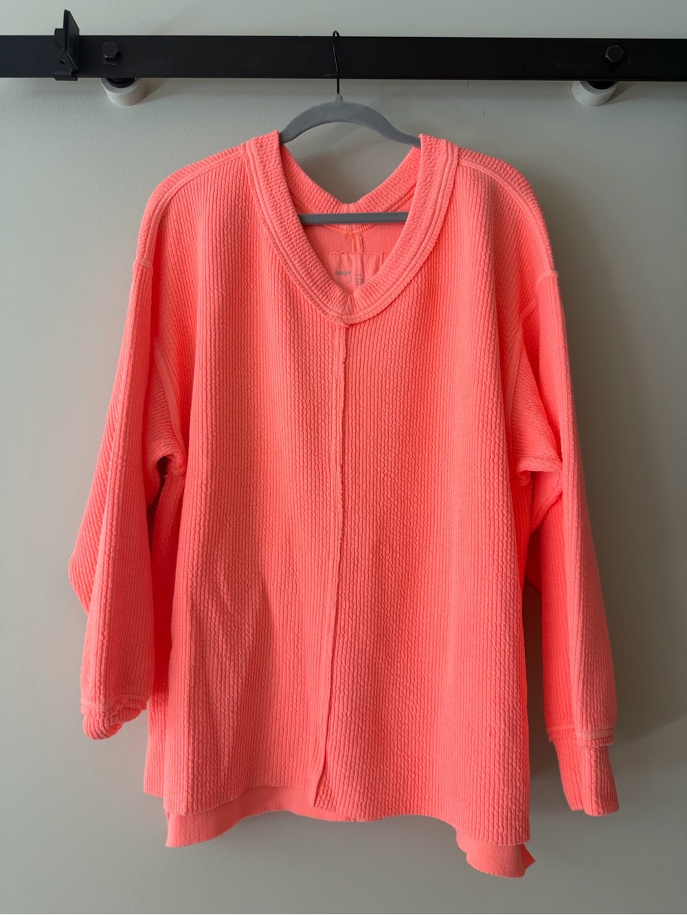 Aerie Wonder Textured V-Neck Sweatshirt in Coral Sun